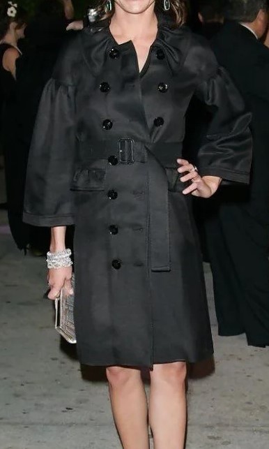 Cameron Diaz Shows Us How To Chic-ify The Navy Coat